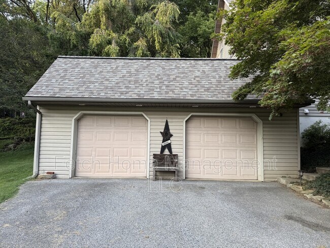 Building Photo - 1278 Valley Rd