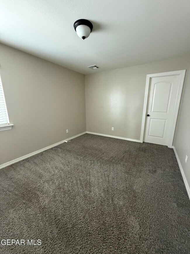 Building Photo - 14655 Pebble Hills Blvd