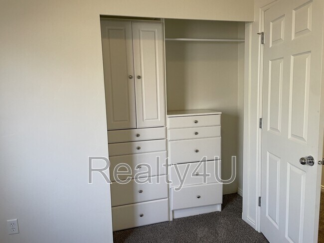 Building Photo - 4081 Rivermist Ln N