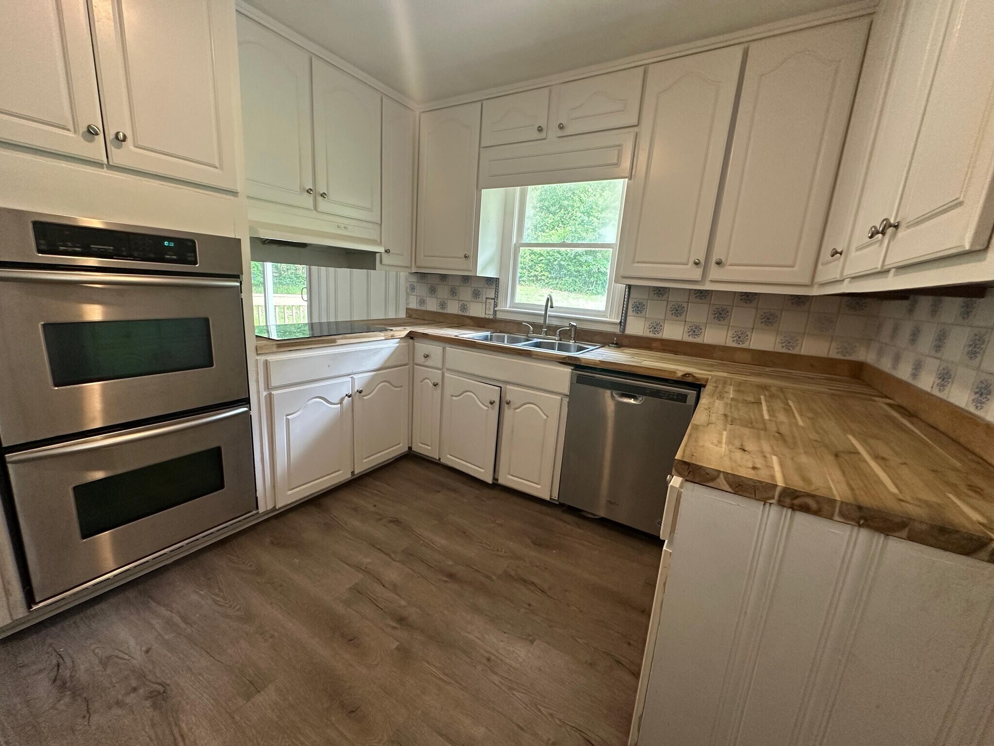 Building Photo - 5007 Spring Hill Dr