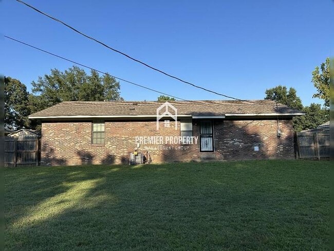 Building Photo - 4717 Chatelet Dr
