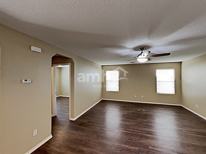 Building Photo - 9239 Pacific Maple