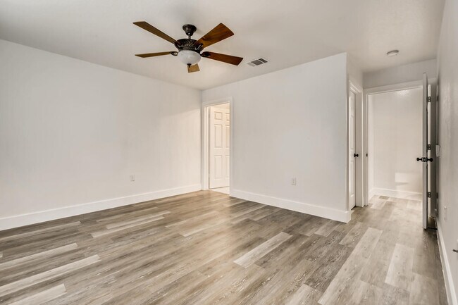 Building Photo - 1604 Anise Dr