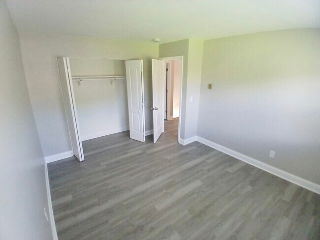 Building Photo - 746 Oakton Rd