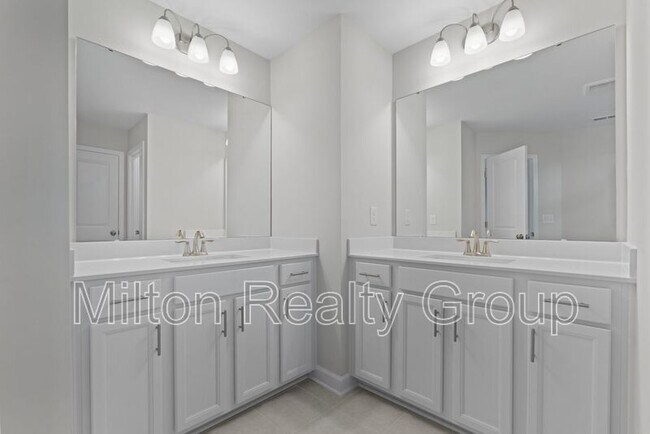 Building Photo - 71 Village Edge Dr