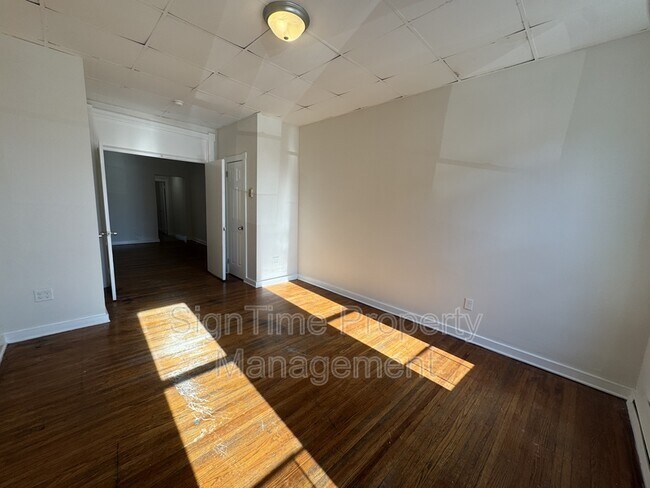 Building Photo - 42 E Washington St