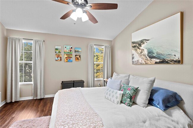 Building Photo - 3023 Pointeview Dr