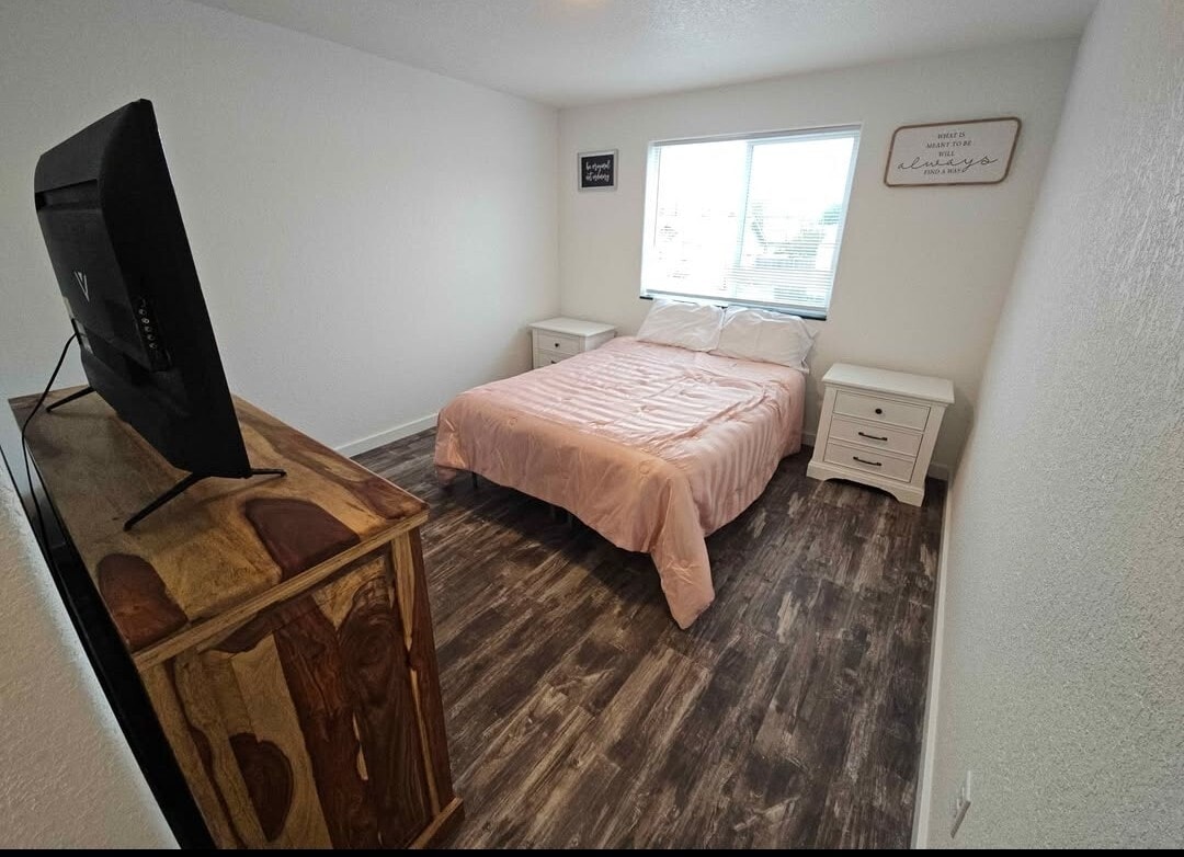 Building Photo - 283 NE West Ave