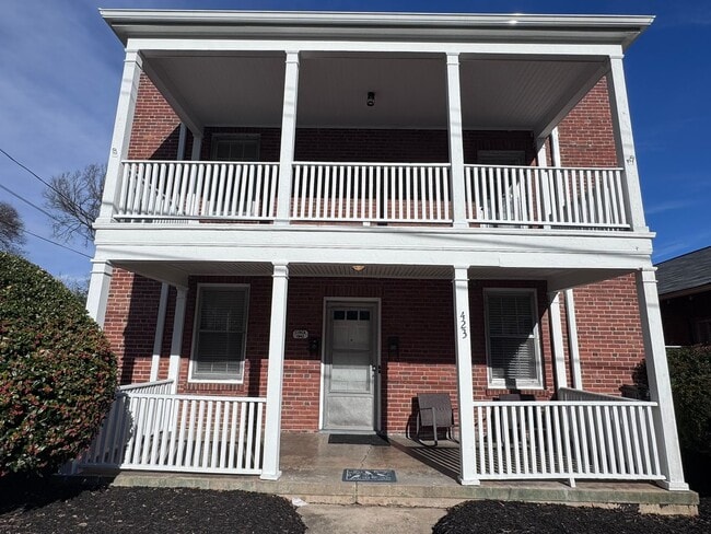 Building Photo - 423 Chestnut St