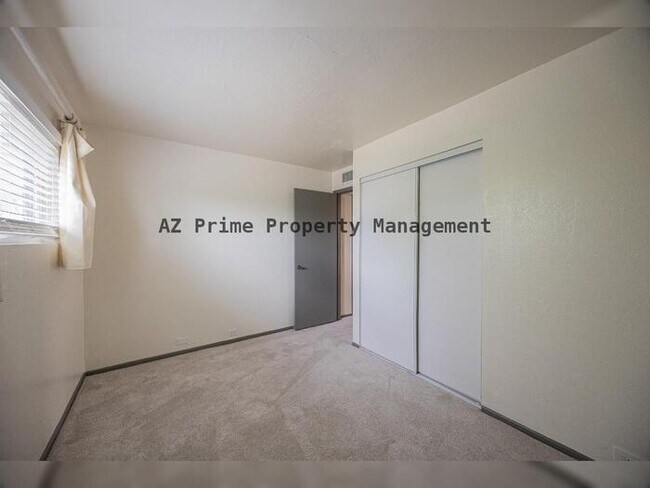 Building Photo - 4710 N 10th Pl