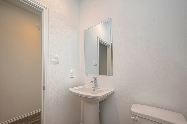 Building Photo - 5630 Avalon Woods Dr