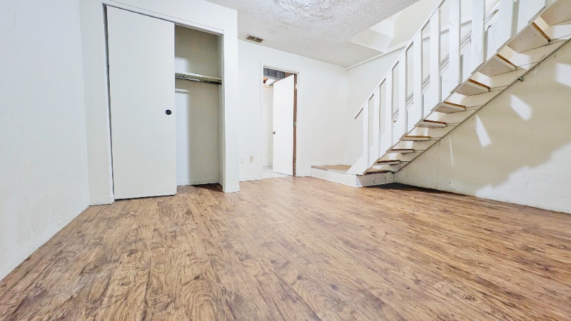 Building Photo - 533 E Graham Pl