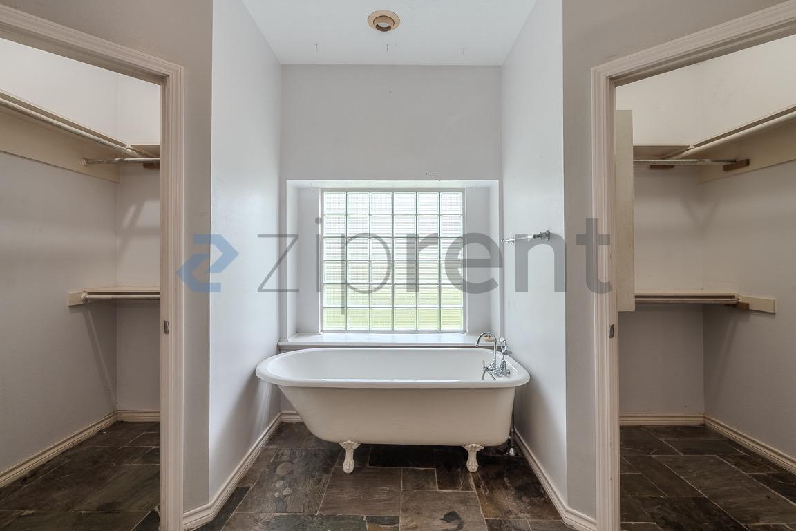 Building Photo - 7934 Round Rock Dr