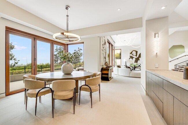Building Photo - 8070 La Jolla Scenic Dr N