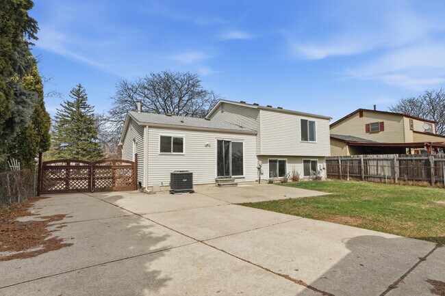 Building Photo - 41427 Larimore Ln