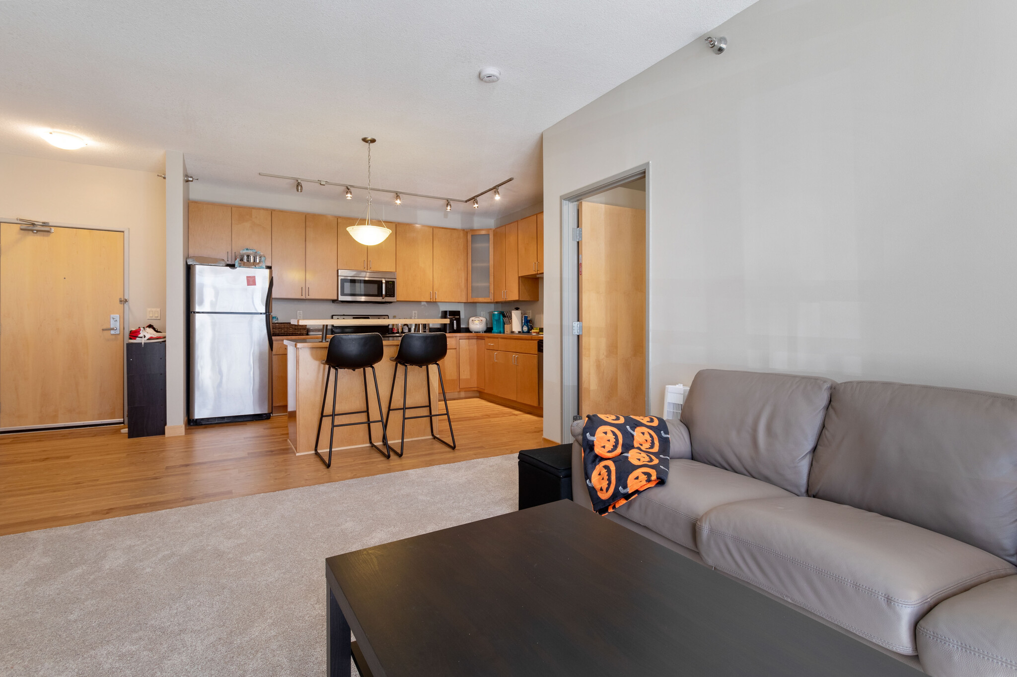 Kitchen/Living Room - 2600 University Ave SE