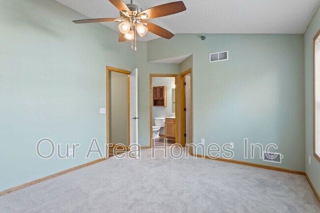 Building Photo - 11322 Aberdeen Cir NE