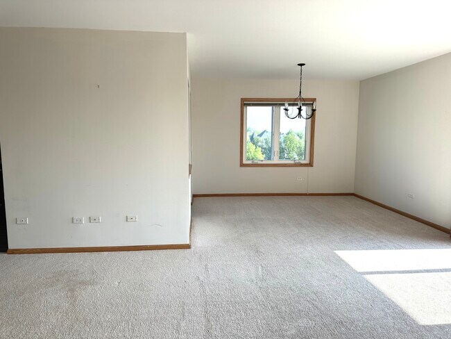 Building Photo - 5340 N Lowell Ave