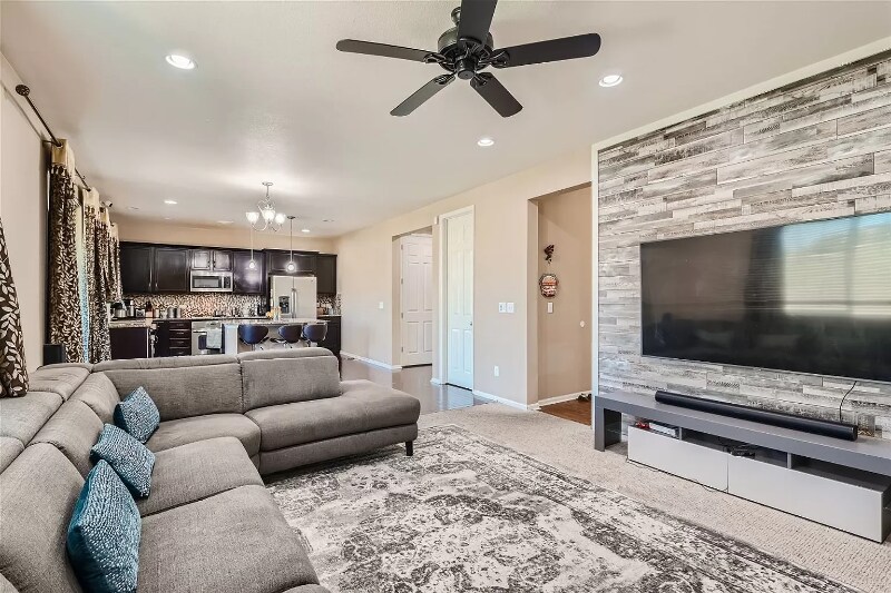 Building Photo - 26059 E Davies Dr