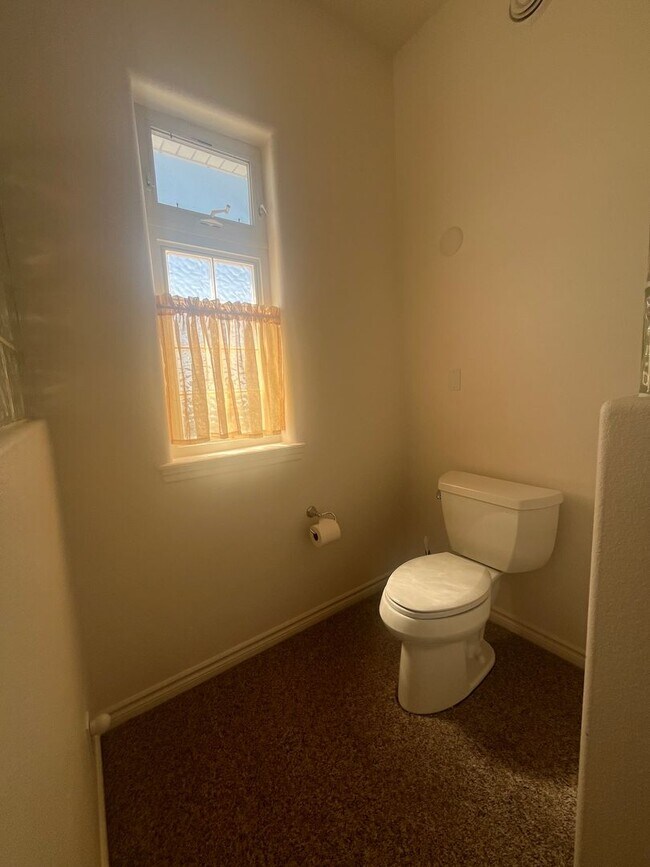 Building Photo - 3 bedroom 2.5 bath in the Mariana Ranchos !!
