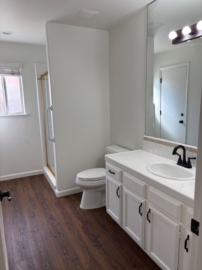 Building Photo - 697 Cromwell Ave