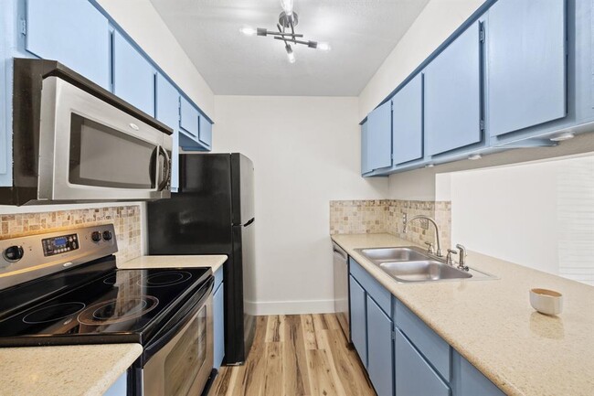 Building Photo - 1705 Crossing Pl