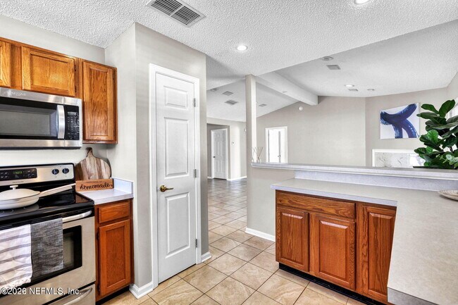 Building Photo - 12967 Canyon Creek Trail S