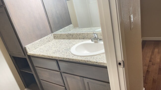 Building Photo - Open Floor plan 2 Bed 2 Bath Close to Downtown Jacksonville