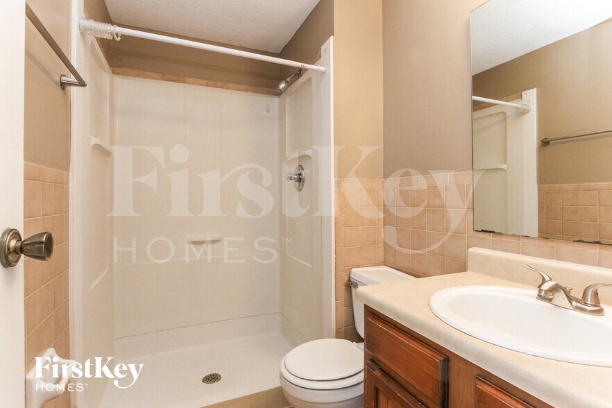 Building Photo - 3735 Valley Lake Dr