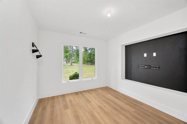 Building Photo - 15181 Frst Grv Dr
