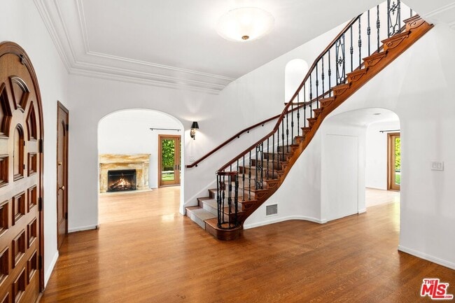 Building Photo - 11159 La Maida St