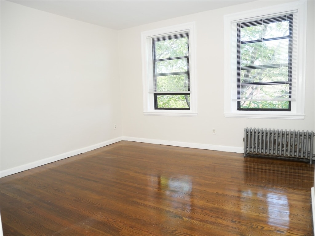 Building Photo - 41 Carlton St