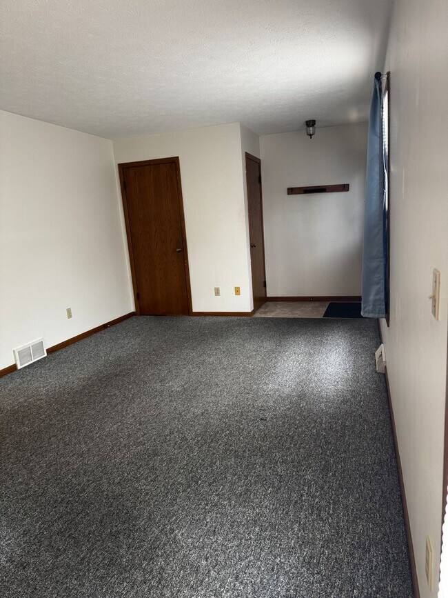 Building Photo - 127 E Adams St