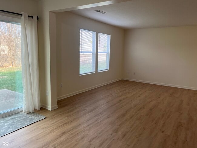 Building Photo - 2014 Falcon Ct