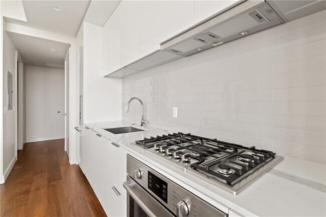 Building Photo - 44 East Ave