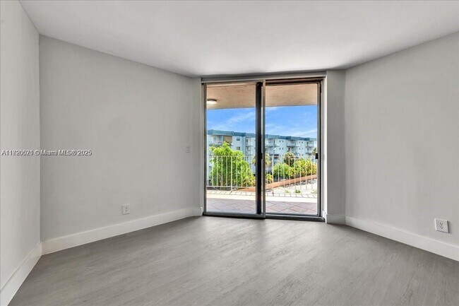Building Photo - 1750 W 46th St