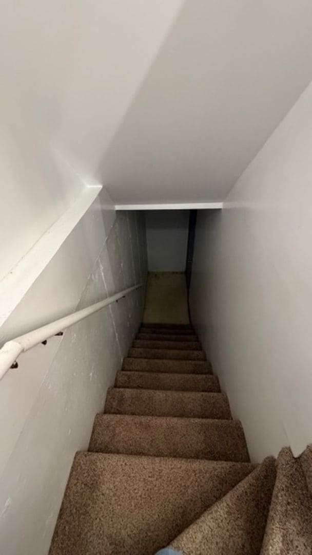 Building Photo - 696 James St