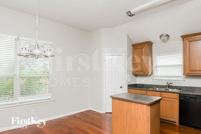 Building Photo - 805 Mesa Vista Dr