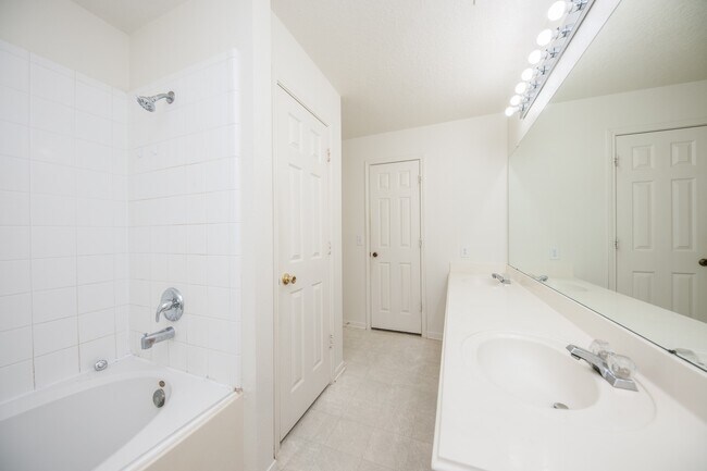 Building Photo - 2922 Copper Cliff Dr