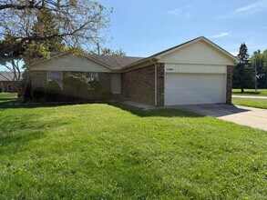 Building Photo - "3-Bedroom Haven with Modern Comforts on South Adele Circle!"