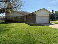 Building Photo - "3-Bedroom Haven with Modern Comforts on South Adele Circle!"