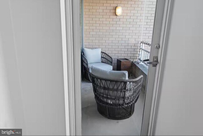 Building Photo - 100 Harborview Dr