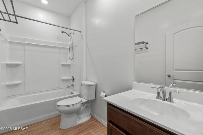Building Photo - 12366 N Cervelli Ave