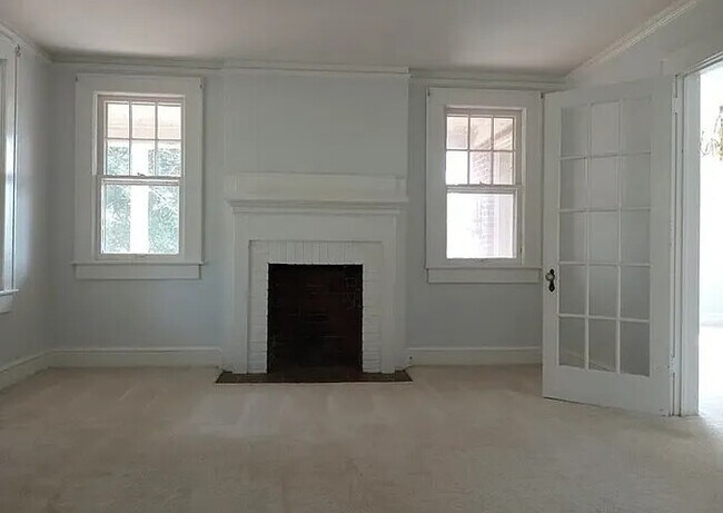 Building Photo - 221 Old Cedar Rock Rd