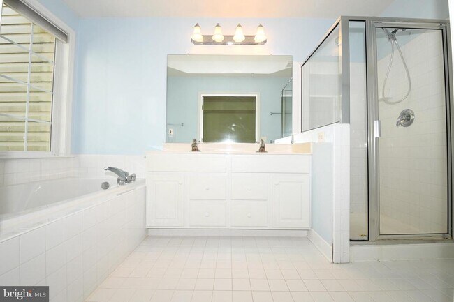 Building Photo - 13955 Lullaby Rd