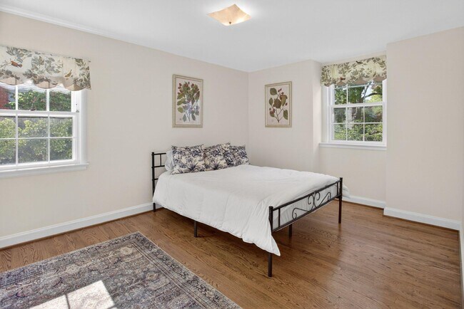 Building Photo - 5973 Searl Terrace