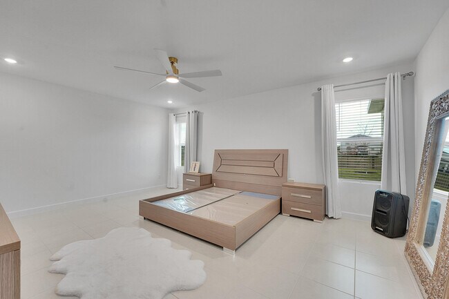 Building Photo - 6371 Windwood Wy