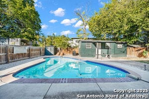 Building Photo - 767 E Myrtle St