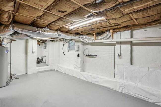 Building Photo - 6 Arc Way NE