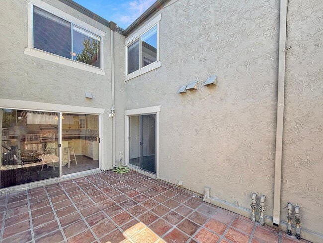 Building Photo - Beautiful 3BD/2.5BA Condo in Tierrasanta w...